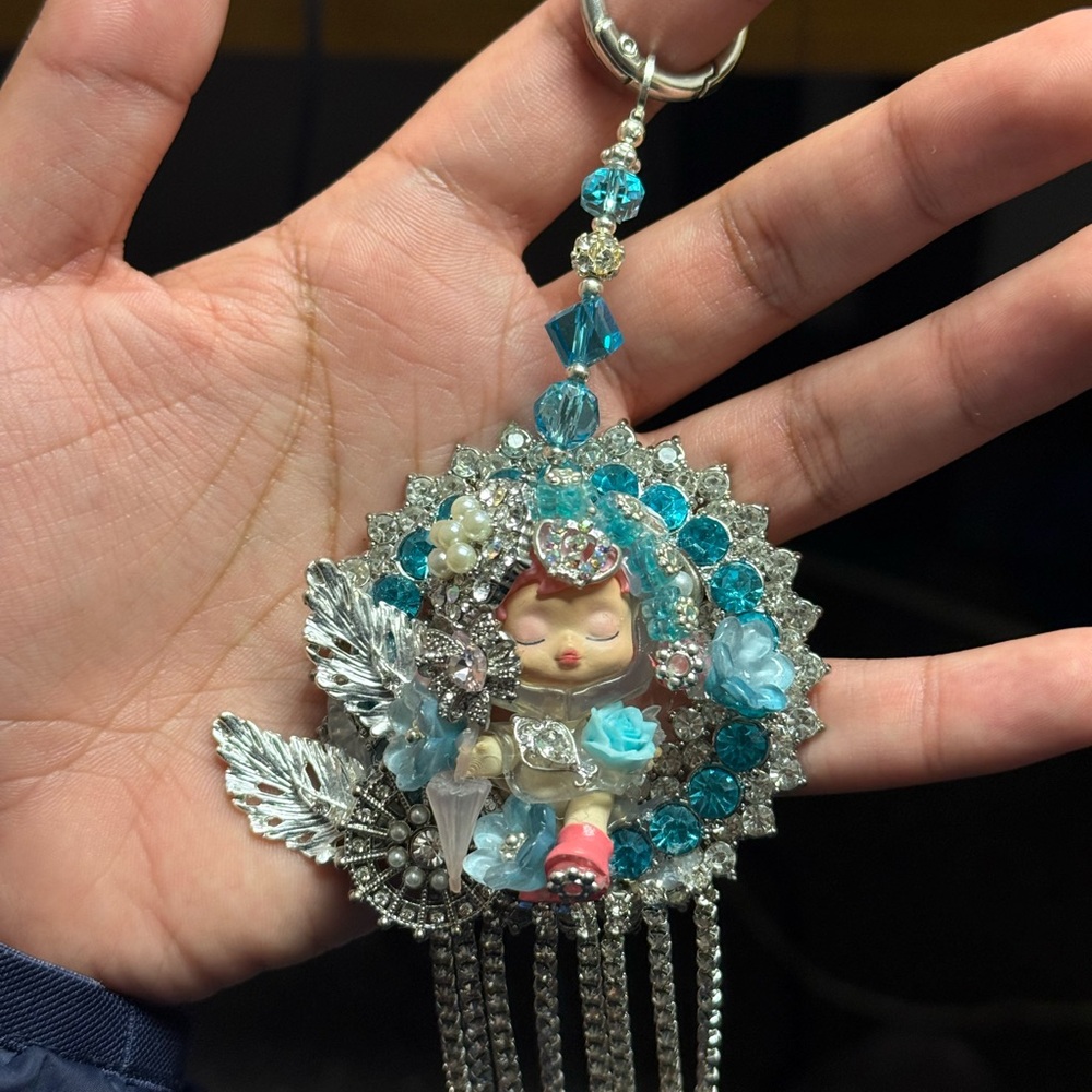 Small Skullpanda Keychain - Picture 3 of 4